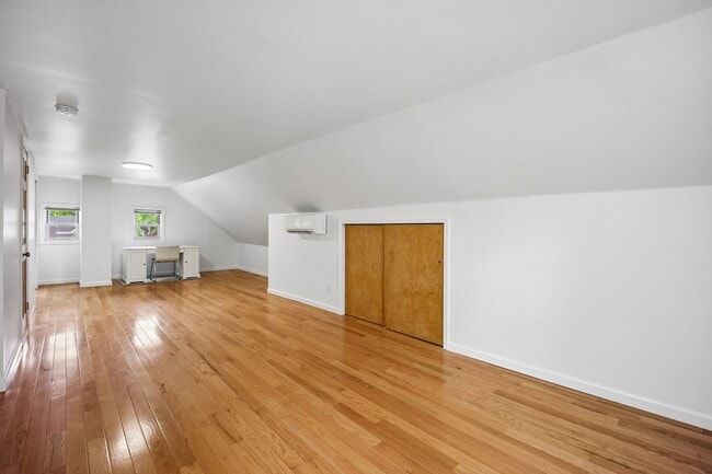 Building Photo - 155 Sunset Ln