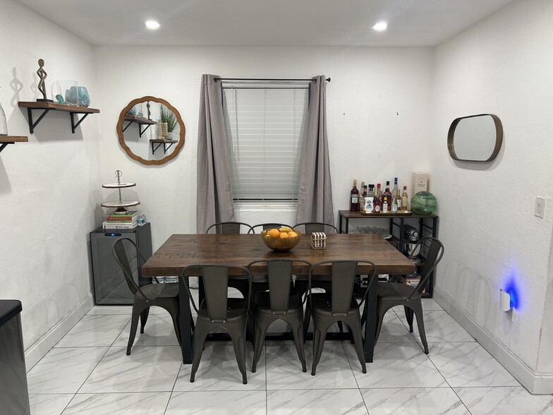 Building Photo - 4200 NW 11th Ct