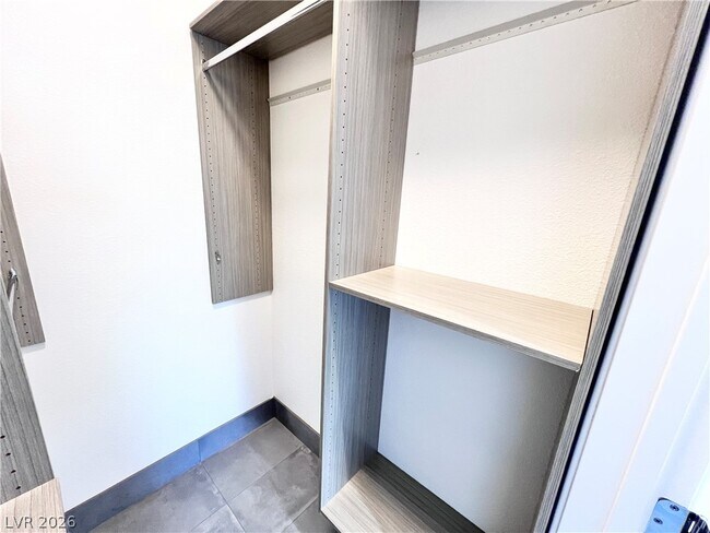 Building Photo - 6955 N Durango Dr