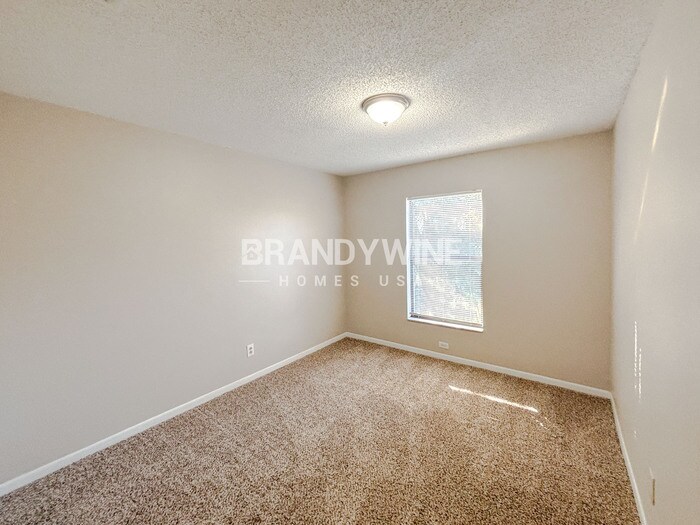 Building Photo - 734 Sandy Creek Dr