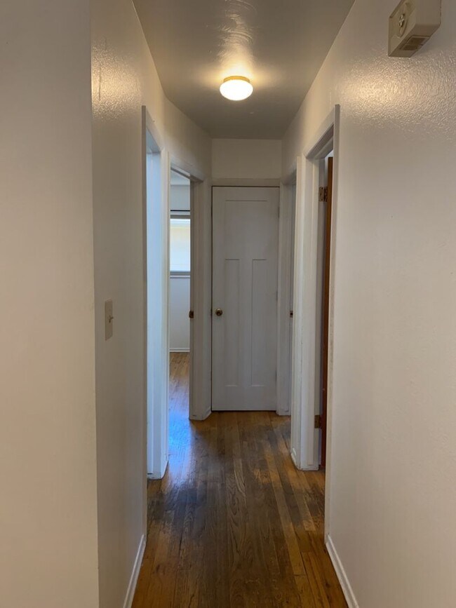 Building Photo - STUDENTS WELCOME! Sprawling Ranch Home w/ Large Fenced Yard