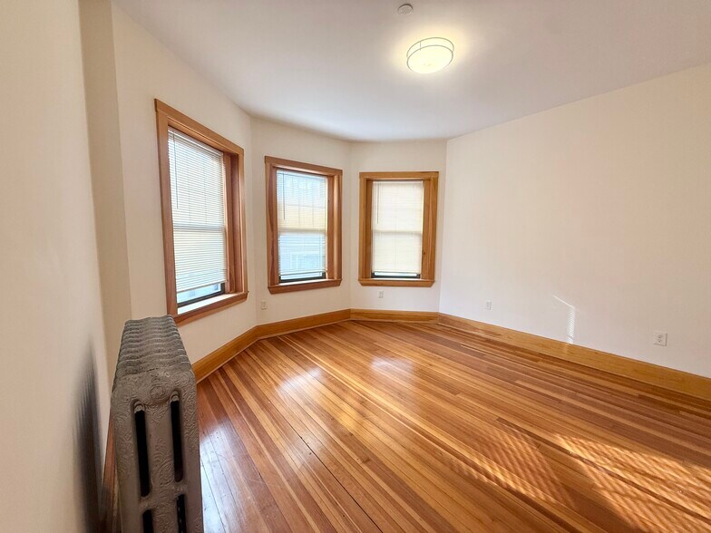 Building Photo - 149 Hillside St