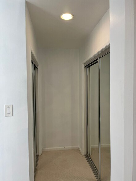 Building Photo - 358 S Gramercy Pl