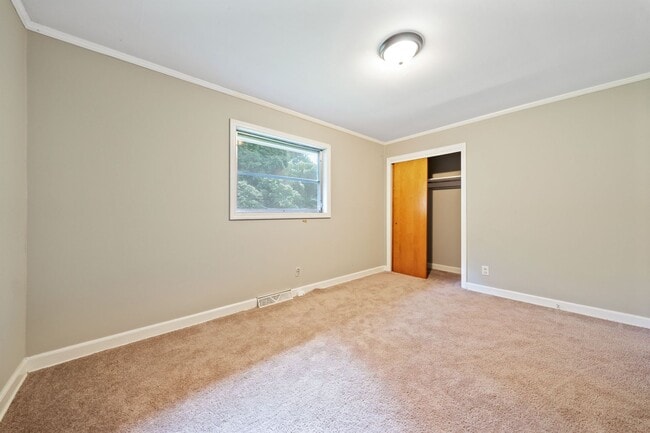 Building Photo - Beautiful 3-Bedroom Ranch Style Family Home with LARGE Fenced in Yard!