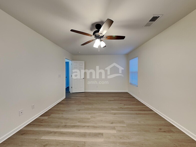 Building Photo - 5 Silverbrook Ct