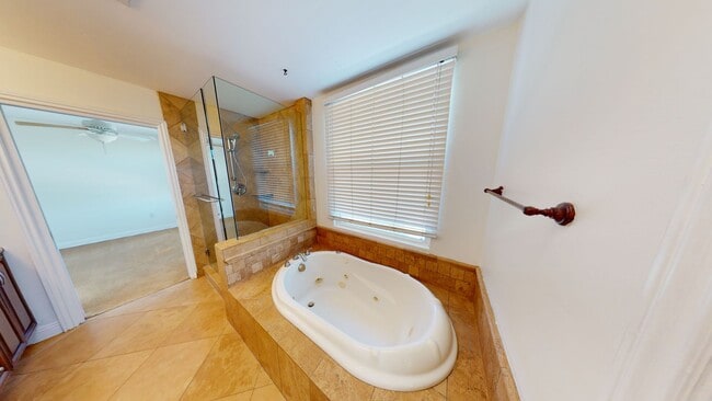 Building Photo - Huge House on Art St!! (Lease out, pending...