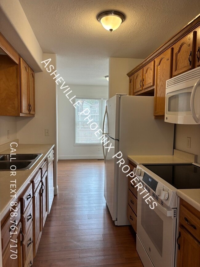 Building Photo - 9 Spruce Shade Ct