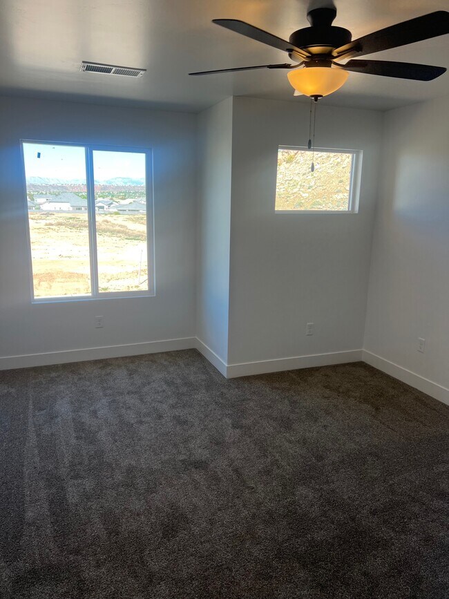 Building Photo - 1811 Livy Ln