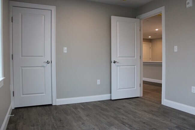 Building Photo - 192 Central St