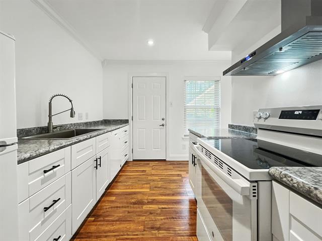 Building Photo - 7718 Royal Ln