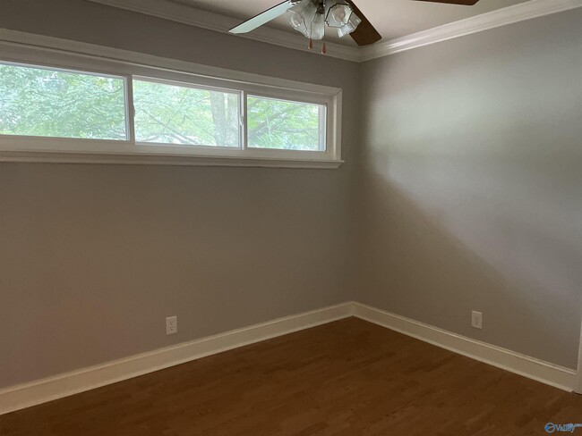 Building Photo - 505 Greenacres Dr NW