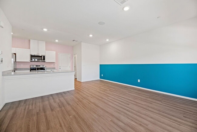 Building Photo - 444 Moonlight Cove Dr