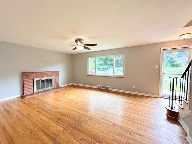 Building Photo - 2652 Santa Barbara Dr