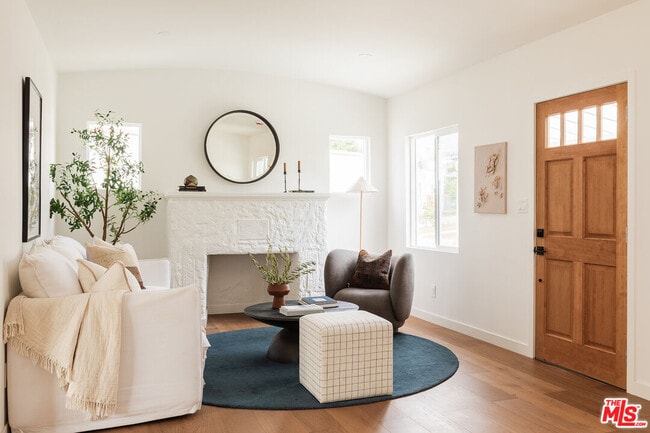 Building Photo - 784 Elmira St