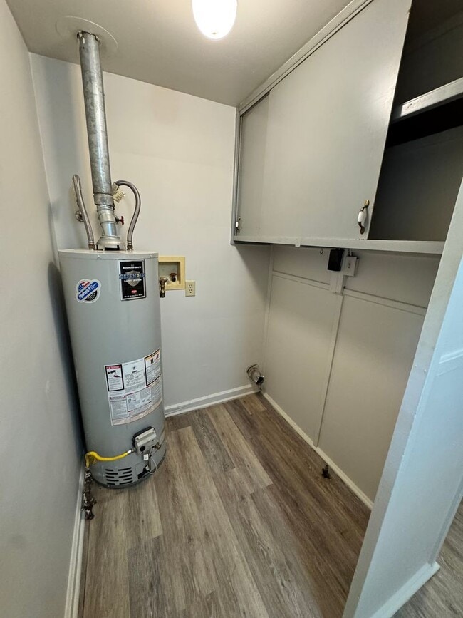 Building Photo - Two Bedroom Home