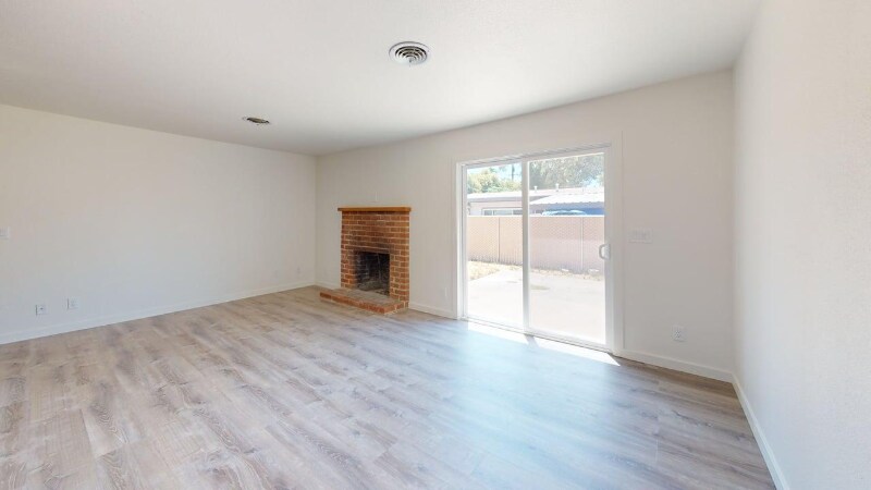 Building Photo - 430 Neil Dr