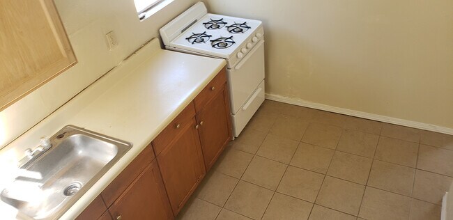 Building Photo - 1714 Glenoaks E Blvd