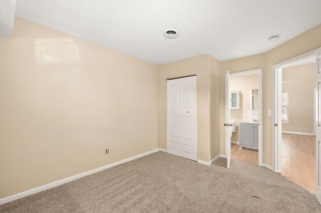 Building Photo - 163 Spruance Rd