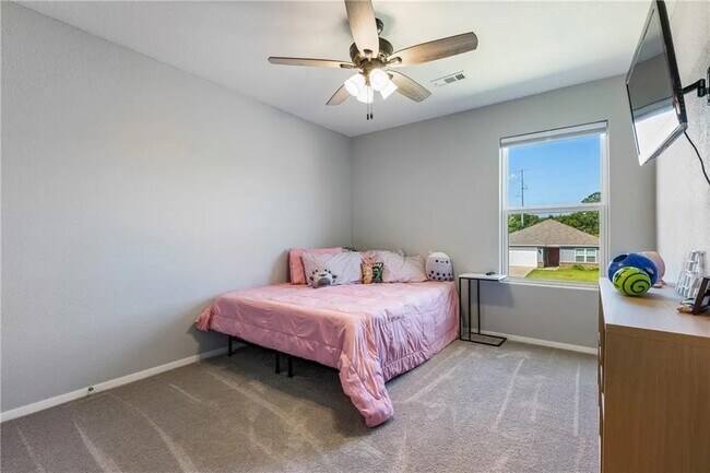 Building Photo - 805 NW 70th Ave