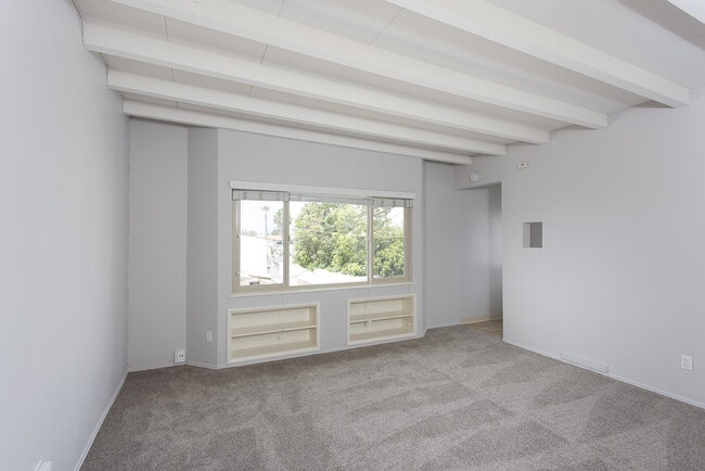 Building Photo - *2 WEEKS FREE!* Studio in La Jolla Village...