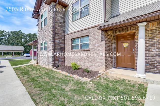 Building Photo - Ridgeland Townhomes | 3 Bed | 3 Bath