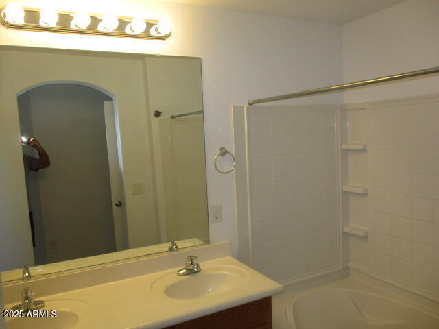Building Photo - 4658 E Redfield Rd