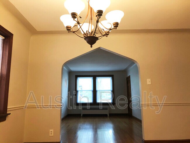 Building Photo - 1127 Claytonia Terrace