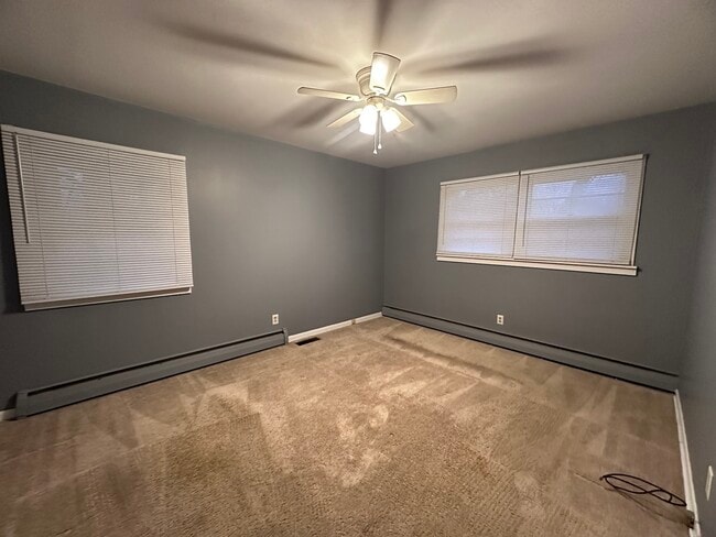 Building Photo - 206 Oak Hill Dr