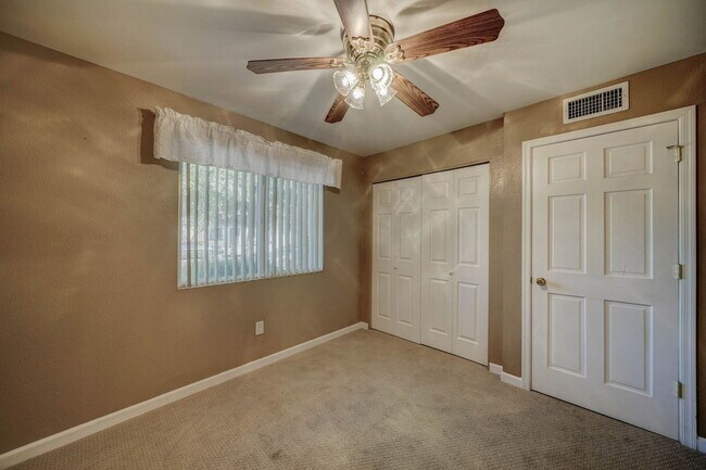 Building Photo - 3301 W Loma Ln