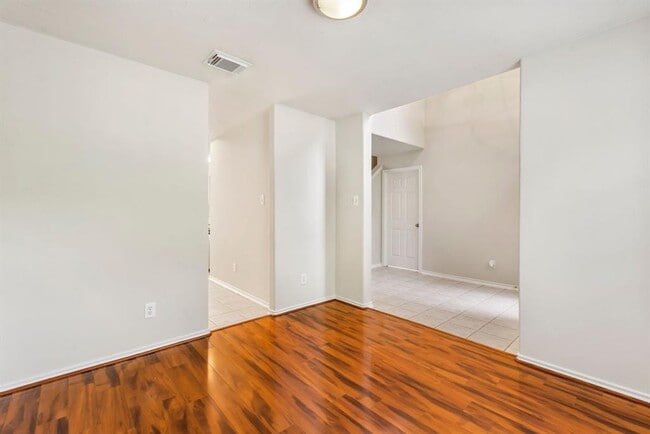 Building Photo - 55 N Queenscliff Cir