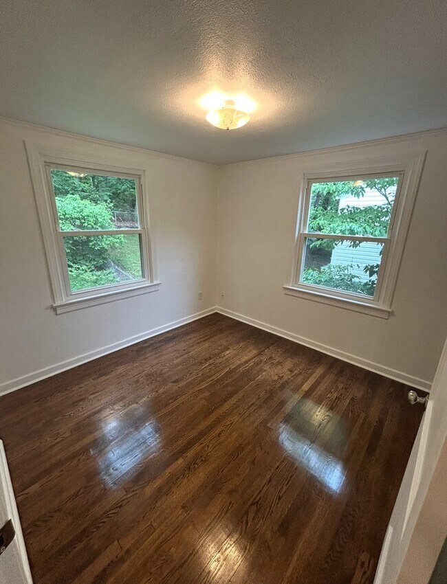 Building Photo - 3024 Brambleton Ave SW