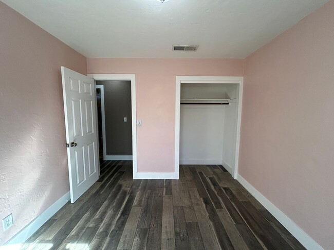 Building Photo - 508 El Vista Ave