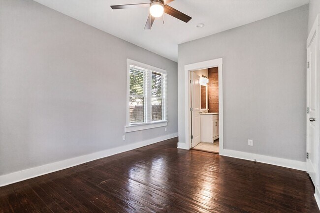 Building Photo - 1013 N Palmetto Ave