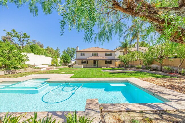 Building Photo - Executive 5-Bedroom Pool Home with Dual Master Suites in Stevenson Ranch
