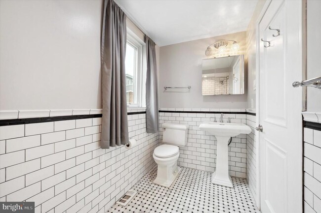 Building Photo - 910 Fitzwater St