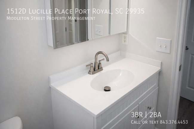 Building Photo - 1512D Lucille Place Port