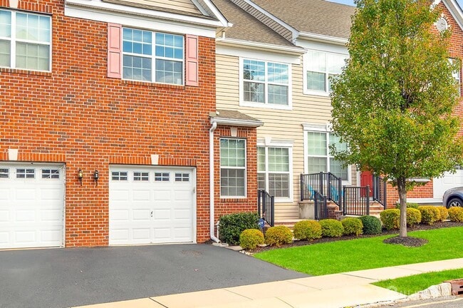 Building Photo - 304 Cambridge Dr