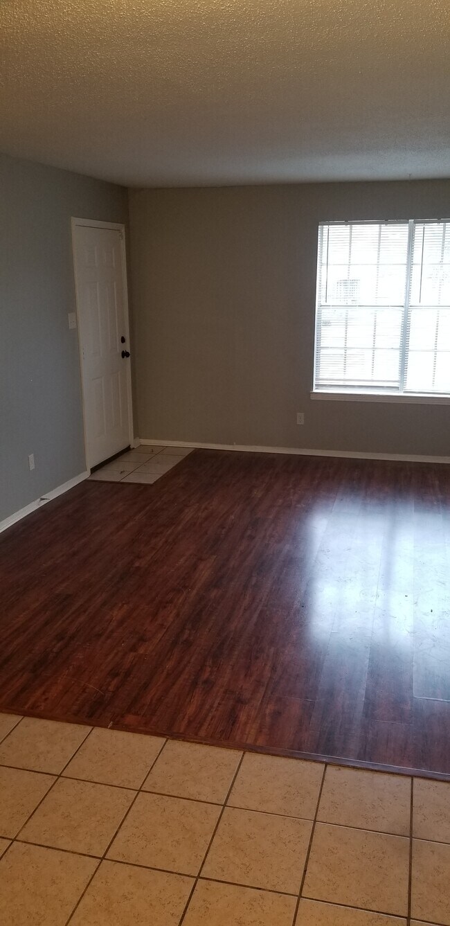 Building Photo - 1307-09 Halcomb ln