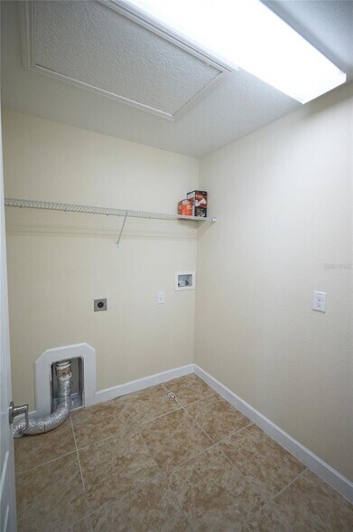 Building Photo - 2822 Lantern Hill Ave
