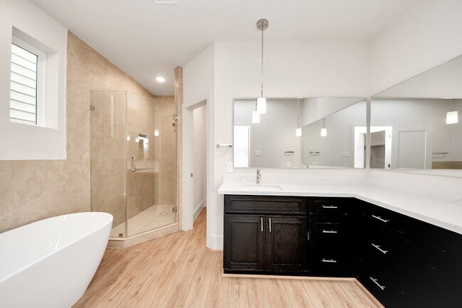 Building Photo - 5903 Urban Pnes St