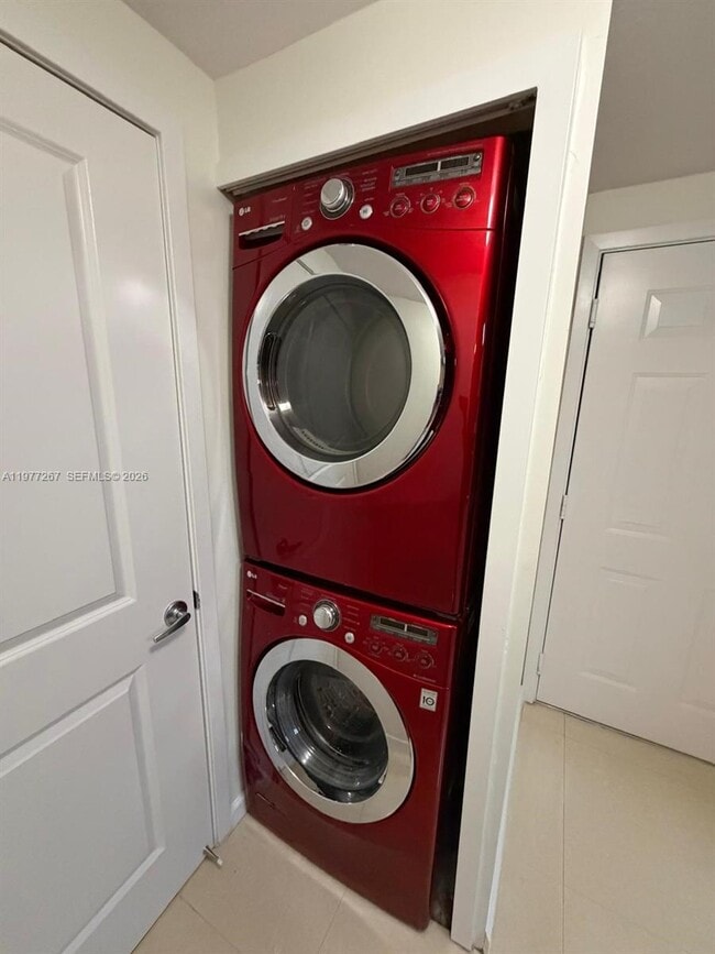 Building Photo - 170 SE 14th St