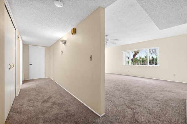 Building Photo - 510 W Cll Lago