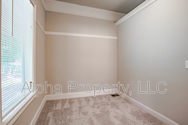 Building Photo - 114 Edwards St
