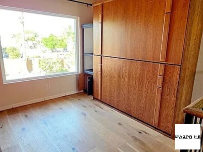 Building Photo - Gorgeous home