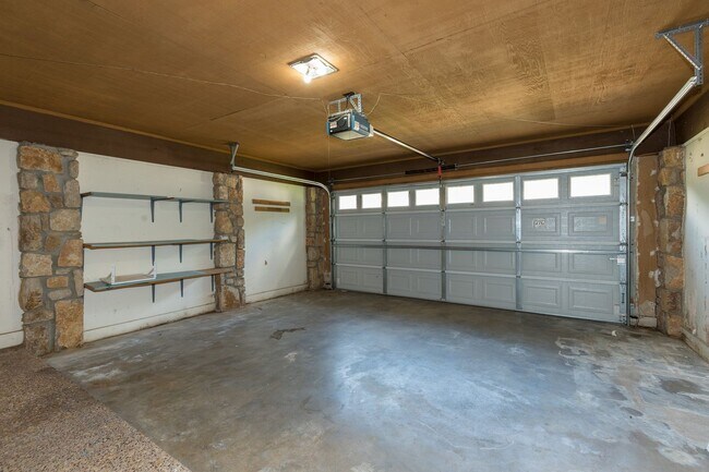 Building Photo - 7030 S Indianapolis Ave