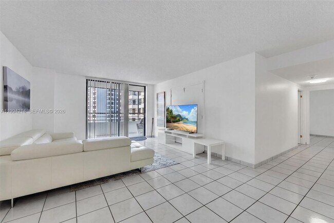 Building Photo - 2500 Parkview Dr