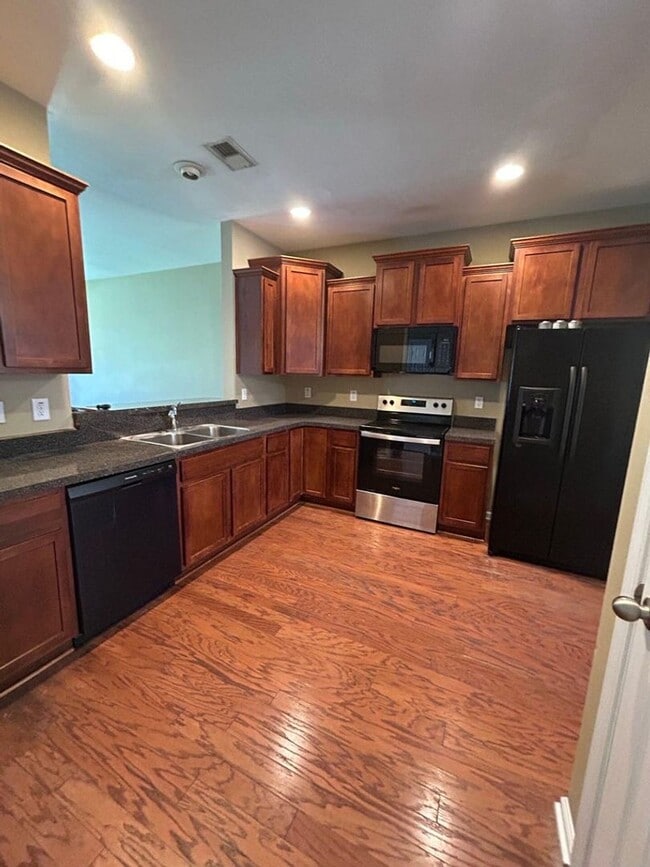 Building Photo - Gated Community off Central Ave in Summerville!