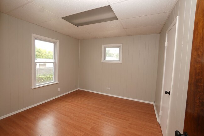 Building Photo - 2-Bedroom Lakewood Gem in the Heart of the...