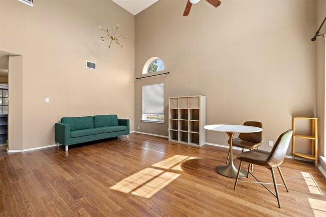 Building Photo - 400 Debora Dr