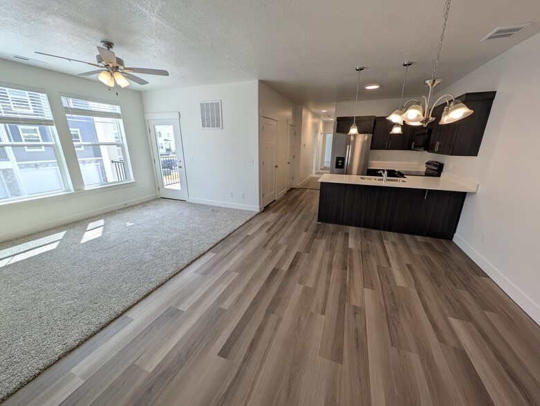 Building Photo - 3993 W Big Horn Dr